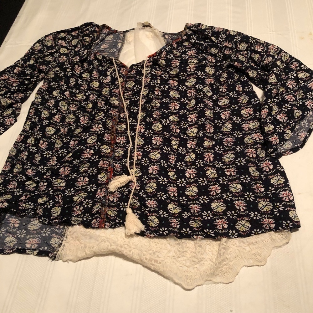 UMGEE XL BELL SLEEVE, LACY , COLOURFUL BLOUSE, TASSELS, NEW OR LIKE NEW